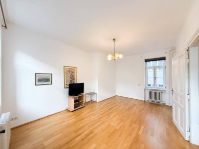 2-Zimmer-Wohnung mit ca. 90 m² direkt am Stelzhamerplatz – zentral, hell &amp; geräumig