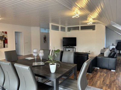 Schöne Dachgeschosswohnung in einem ruhigen Mehrfamilienhaus zu vermieten