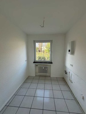 Renovierte 2-Zim.-Whg. mit 2 Balkonen in ruhiger Seitenstraße zentral in Meerbusch