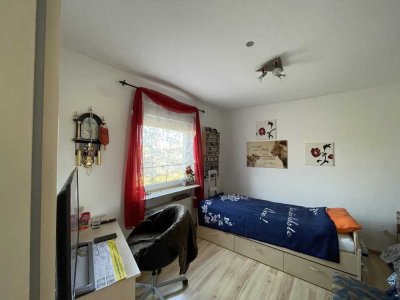 Von 3 Zimmer auf den Balkon, lichtdurchflutet in Backnang mit Garage