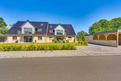 Moderne DG-Wohnung mit ca. 143 qm Wohn-/Nutzfläche! 2 Balkone, hochw. EBK, Carport und Stellplatz!