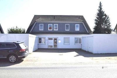 Interessante ETW
+ EBK + Terrasse
+ Garten + Garage
auf 842 m² Erbpachtgrundstück