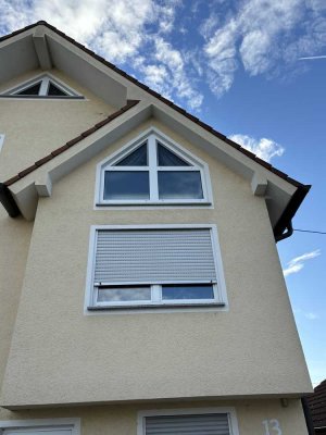 Große 2 Zi Wohnung im OG