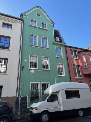 Gute Kapitalanlage: 4-Fam.-Haus mit großer Dachterrasse in gefragter Innenstadtlage