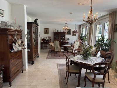 Barrierefreie, gepflegte 3 ZKB im Erdgeschoß mit toller Einbauküche, Garage + Außenstellplatz