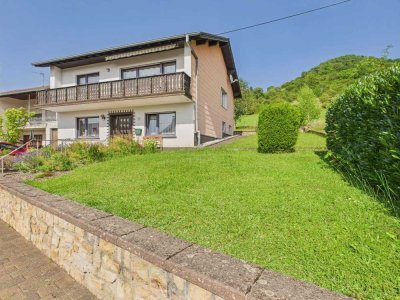 Charmantes Einfamilienhaus in Pelm – mit Burgblick, Garage & großem Garten