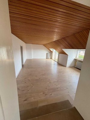 Helle 4-Raum-Wohnung mit Balkon in Duisburg