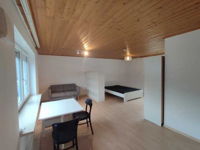 Gut geschnittenes, möbliertes, 1-Zimmer-Apartment in Feldkirchen-Westerham