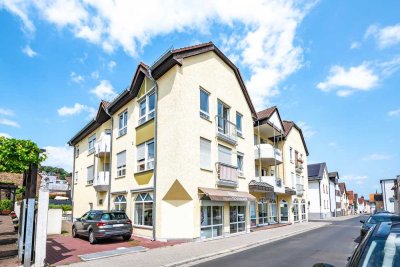Bad Nauheim: Gemütliche und helle 4-Zimmer-Maisonette-Wohnung mit Einbauküche in zentraler Lage