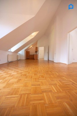 +Wien-Grenze + Helle, gemütliche 3 -Zimmer + mit 36 m² Wohnküche und 7,8 m² Balkon + grüner Innenhof, hell, ruhig, 1. OG, Dachgeschoss, D+