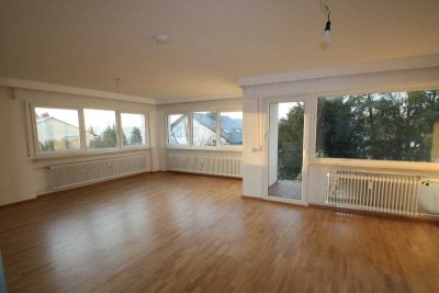 Großzügige 4-Zi.-Whng,Balkon,TGL-Bad,Gäste-WC,Dachbodenbereich,PKW-Stellpl.....