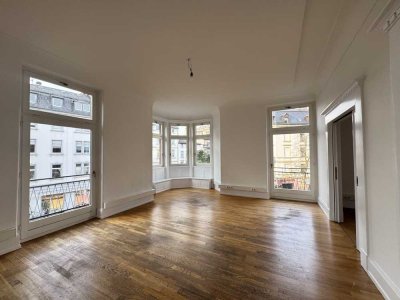 *Bornheim* 6-Zimmer-Altbauwohnung mit Balkon und Wintergarten