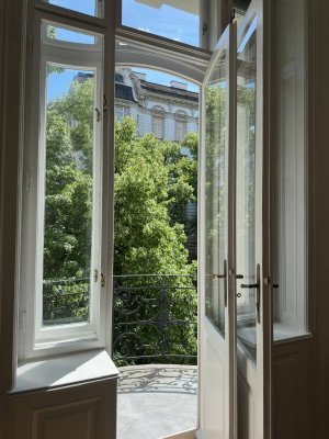 Frisch sanierte Altbauwohnung mit 3 Balkonen