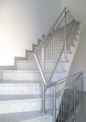 Helle Doppelhaushälfte (5-Zimmer-Küche-Bad) in 85107 Baar-Ebenhausen