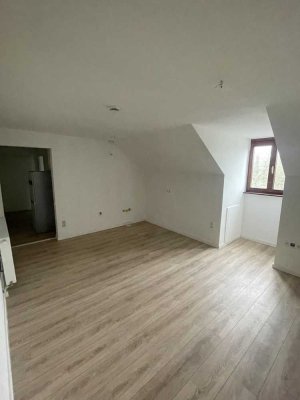 gemütliche 2-Zimmer DG-Wohnung - ab sofort