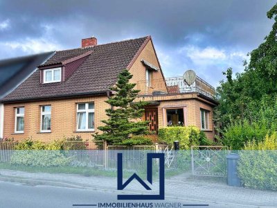 Doppelhaushälfte in guter Lage - renovierungs- teils sanierungsbedürftig