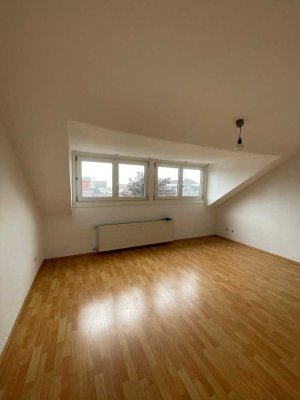 Schöne Zweizimmer Dachgeschosswohnung in bester Lage Darmstadts
