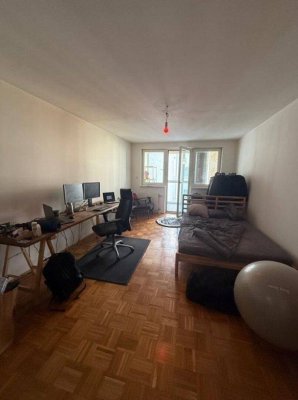 Einzimmerwohnung mit Wintergarten im 4. Stock und Garagenstellplatz