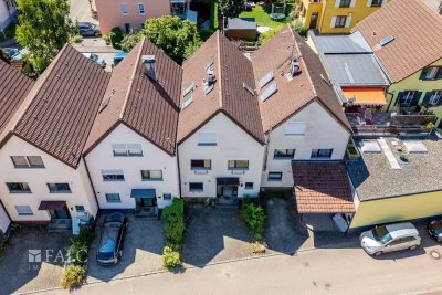 Maisonette: Wohnen auf 2 Ebenen mit Garten und Stellplatz.