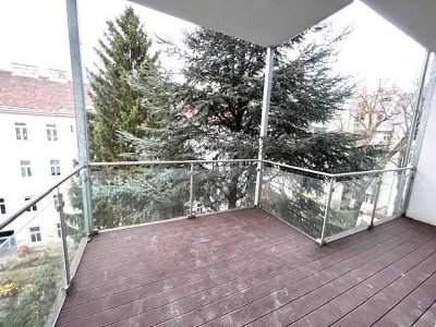 ERSTBEZUG: wunderschöne 4 Zi.- Familienwohnung mit sehr großem Balkon