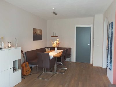 Neuwertige 3-Zimmer-Wohnung mit Aufzug, inkl. 2 TG-Stellplätzen und großem Balkon