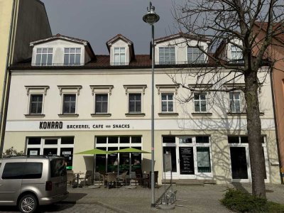 Helle 2,5-Zimmer-Dachgeschosswohnung mit Blick auf den Dorfplatz in Trebbin
