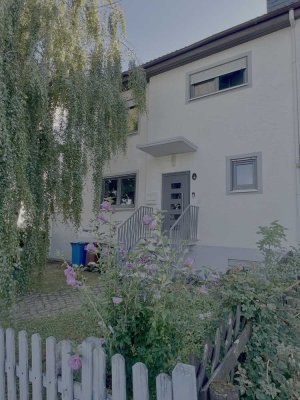 *RESERVIERT* Reihenendhaus mit großzügigem Garten in Hofheim am Taunus