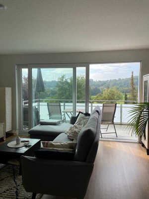 geräumige 3,5-Zimmer-Wohnung mit großem Balkon mit Blick ins Neckartal