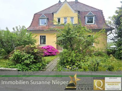 Unternehmervilla mit 3 Wohneinheiten und Baugrundstück