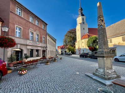 ...HAUPTSTR. 8,  WOHNUNG  IM ZENTRUM VON ELSTERWERDA==3-RÄUME==88 QM==2 X BAD==DIELEN==EBK==1.OG==