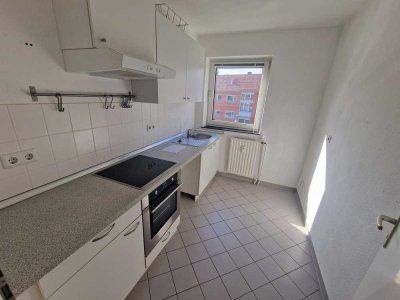 *In netter Nachbarschaft und mit Balkon*