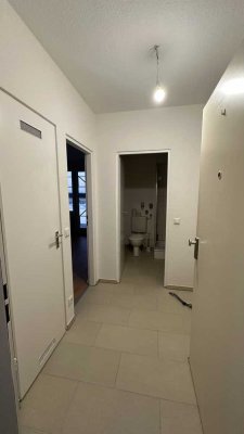 Frisch renovierte 1-Zimmer-Wohnung mit neuer Einbauküche und Balkon in Hanau zu vermieten