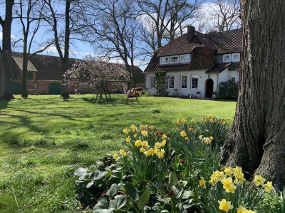 Halbes Herrenhaus auf einem Landgut gepflegtes Haus mit fünf Zimmern und EBK in Bienenbüttel
