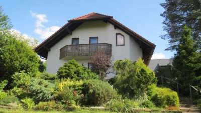 DAS GLÜCK hat ein ZUHAUSE- gepflegtes EFH Bj. 1994 mit  Fernblick -Terrassen, großer Massiv- Garage