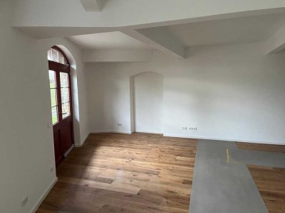 Exklusive Wohnung im Fabrikschloss direkt am Rhein