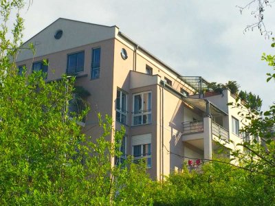 Einzigartige Dachgeschoss-Wohnung mit Dachterrasse in Augsburg "Klein Venedig"