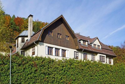Großzügige 6-Zimmer-Wohnung im charmanten „Adlerhof“ - inkl. Eigengarten und Stellplatz