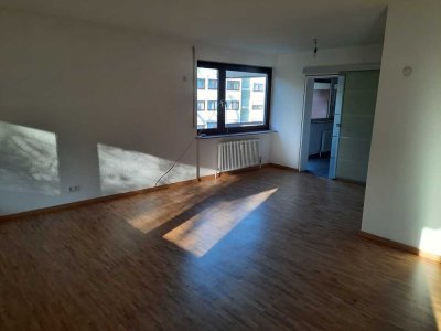 Schöne 4-Zimmer Wohnung Goldmühlestr. mit top Anbindung an S-Bahn und Einkaufsmöglichkeiten