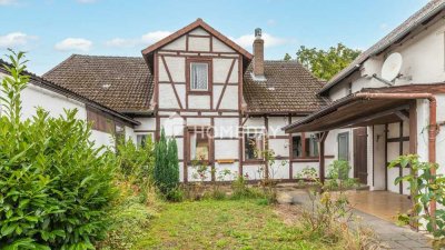 Einfamilienhaus mit Garagen & Nebengebäude - Terrasse sowie Nutz-Garten