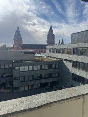 Helle 4-Zimmer Wohnung im 6. OG mit Balkon in Mainz-Altstadt