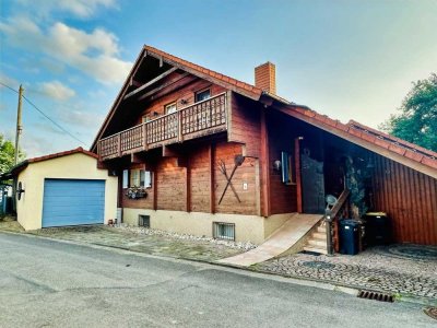 Erleben Sie das behagliche Wohngefühl eines Holzhauses... perfekt auf einem sonnigen Grundstück mi