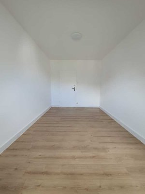Stilvolle, vollständig renovierte 3-Zimmer-Wohnung mit Einbauküche in Frankfurt am Main