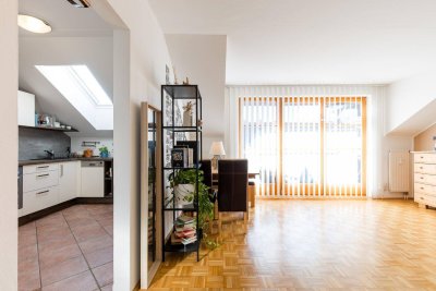 Oberndorf 3-Zi-DG-Wohnung mit Balkon und Tiefgarage: "Oben ist es am schönsten!"