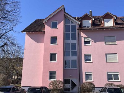 zentral gelegene 4-Zimmer-Eigentumswohnung mit Tiefgaragenstellplatz und Balkon
