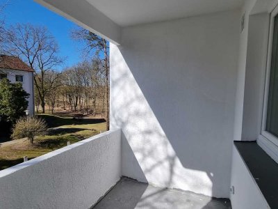 Sofort einziehen: Frisch renovierte 2-Zimmer-Wohnung mit Balkon in ruhiger Lage