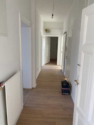 Helle 5,5-Zimmer Wohnung mit Balkon und Wintergarten in Offenbach Stadtmitte