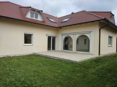 Attraktive 2,5-Zimmer-Erdgeschosswohnung mit gehobener Innenausstattung mit EBK in Burtenbach