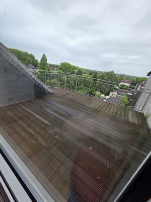 Freundliche 4-Zimmer-Dachgeschosswohnung mit 20 qm Dachterrasse in Essen
