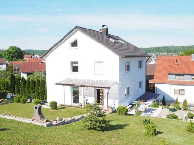 *** Sehr gepflegte 3 Zi. Wohnung mit Pergola im Garten ***