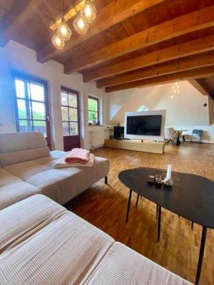 Auch Sie suchen das Besondere? Maisonette mit Sichtgebälk, "Haus-im-Haus-Stil"!